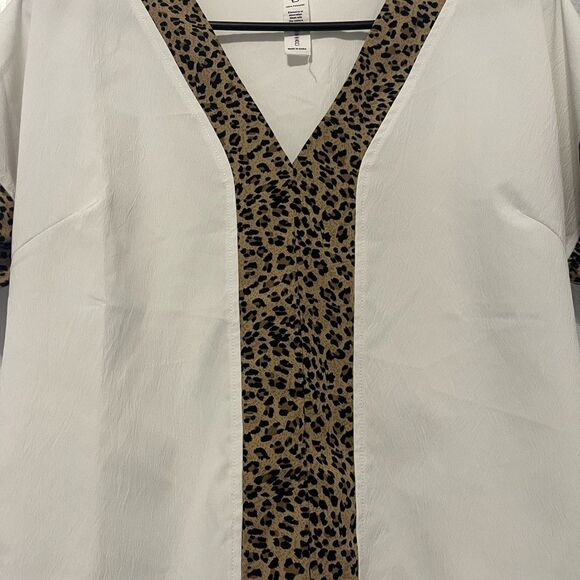 Blooming Jelly Women’s Polyester Leopard Shirt Light Fabric Size S NWOT - Picture 3 of 4